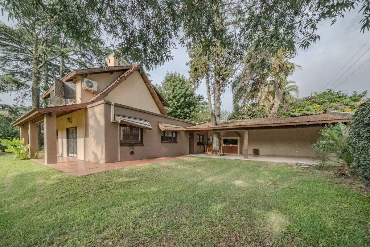 VENTA CHALET 5 AMBIENTES CON PILETA Y QUINCHO 5
