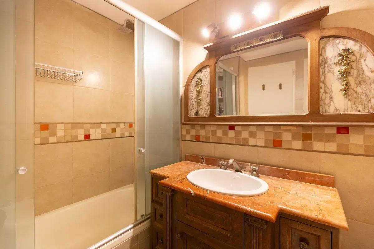 VENTA CASA 5 AMB C/PARQUE/PILETA/COCHERA-PERMUTA 5
