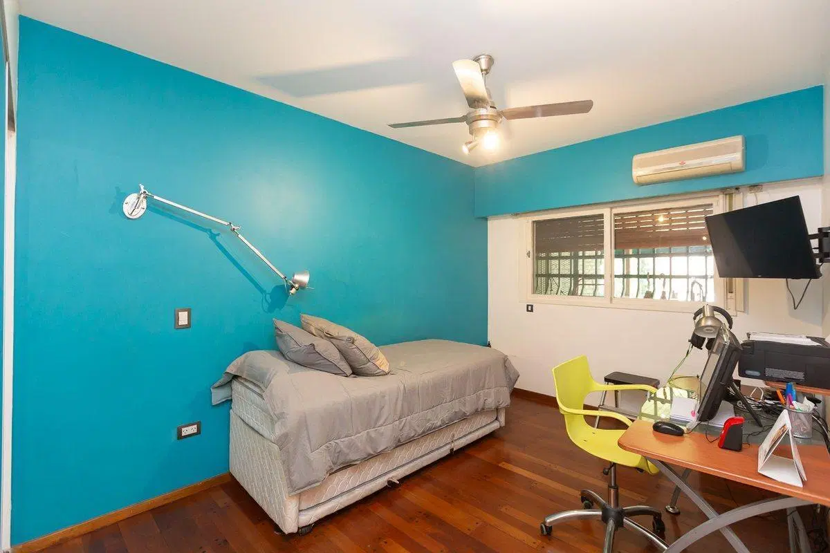 VENTA CASA 5 AMB C/PARQUE/PILETA/COCHERA-PERMUTA 4