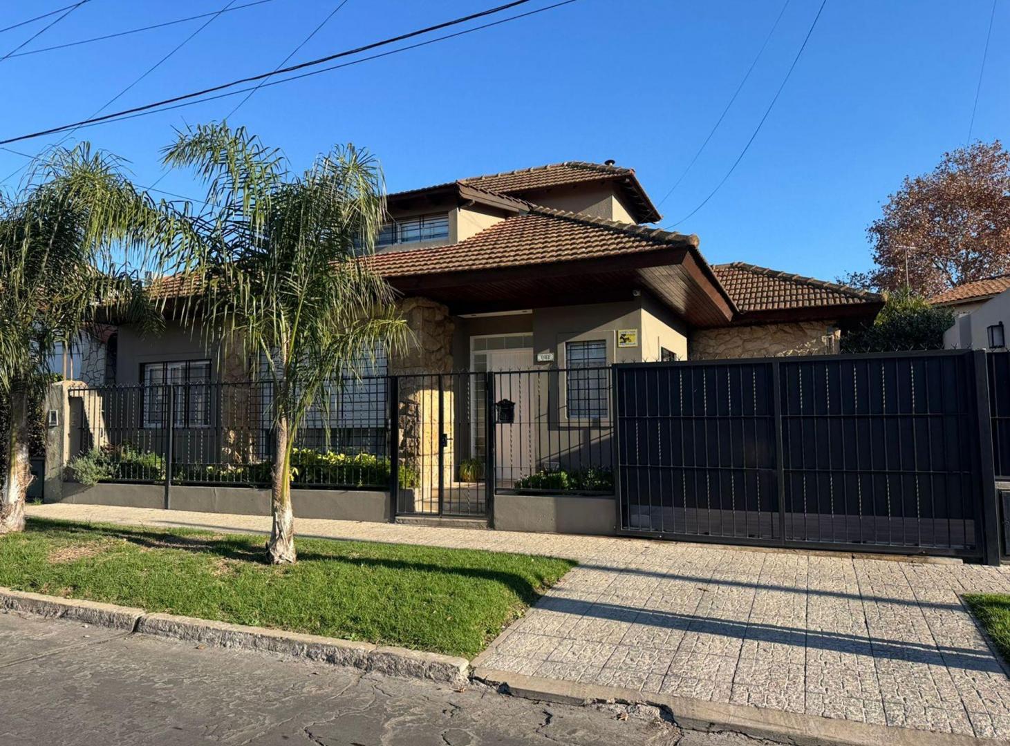 VENTA CASA HURLINGHAM (BARRIO INGLES)-APTO CRED.