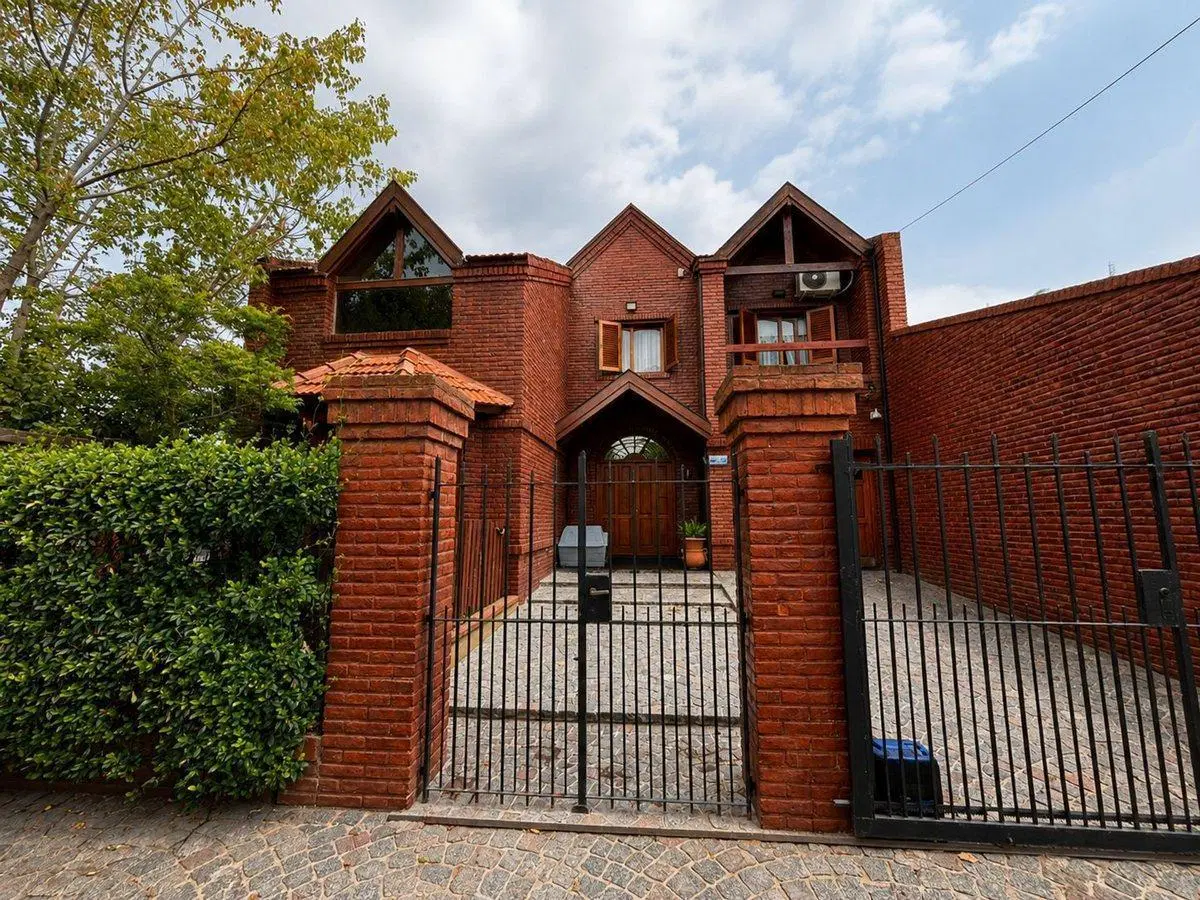 VENTA CASA 5 AMBIENTES REFACIONADA QUINCHO PILETA 4