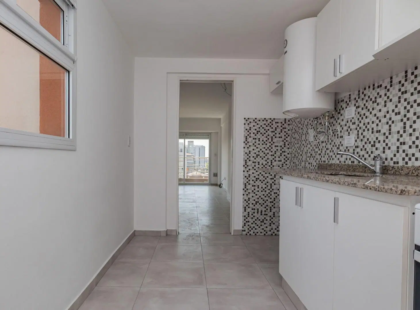 VENTA DE DEPARTAMENTO 3 AMBIENTES AL FRENTE MORON 5