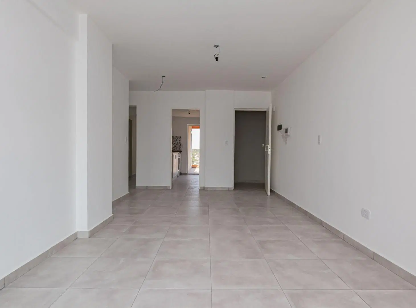 VENTA DE DEPARTAMENTO 3 AMBIENTES AL FRENTE MORON 4