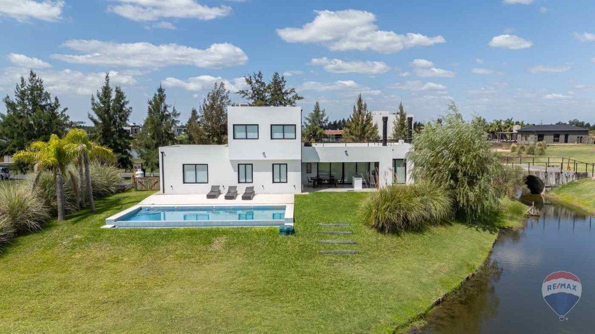 Casa en Venta - El Naudir - a 200mts de la entrada