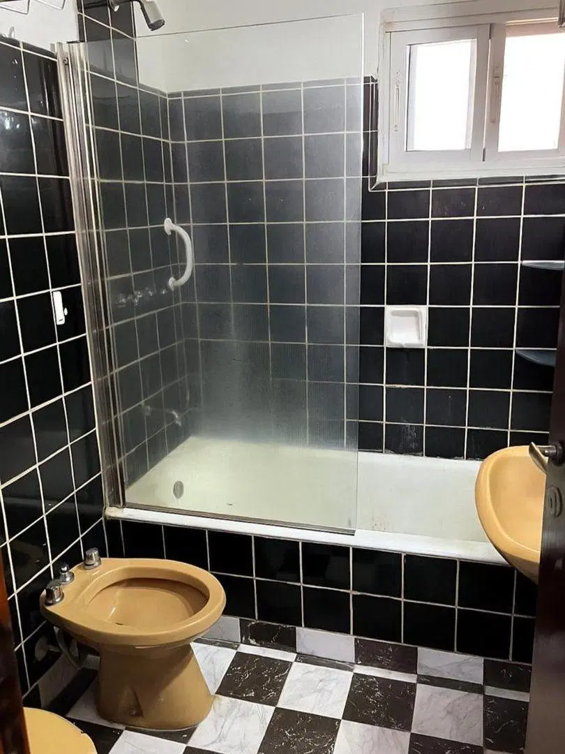 Venta casa 4 ambientes con cochera en Caseros. 5