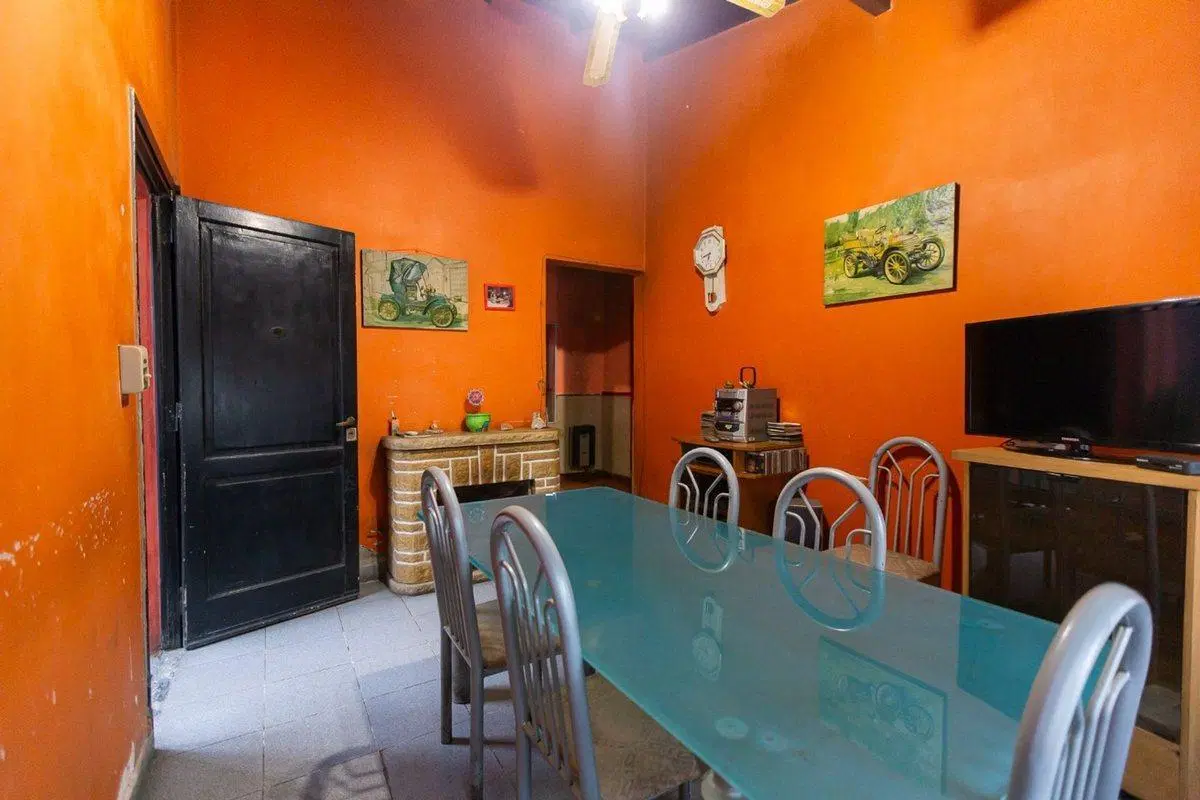 VENTA CASA A REFFACIONAR EN CASTELAR - PERMUTA 3