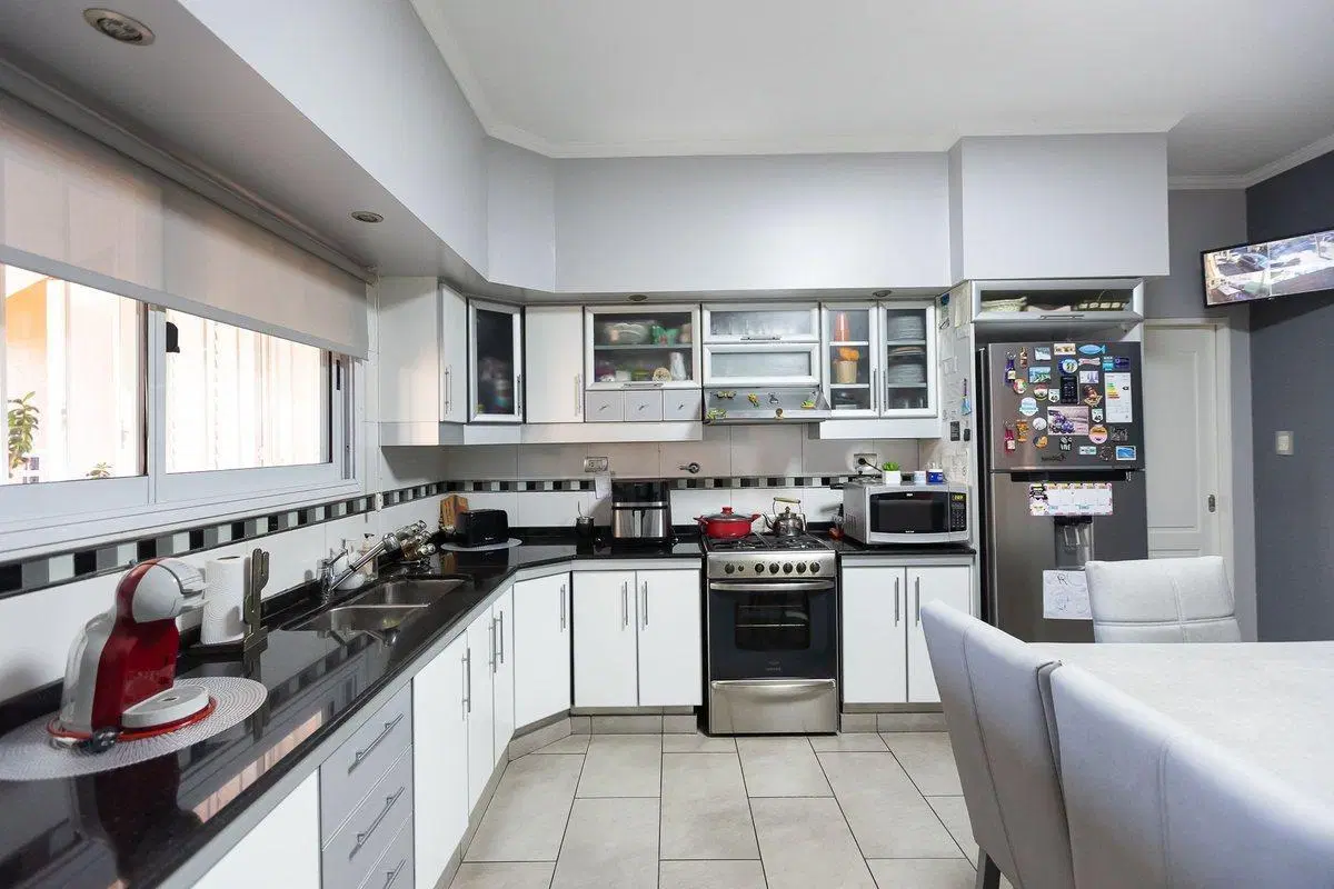 VENTA CASA EN CIUDAD JARDIN 5 AMBIENTES - PERMUTA 4