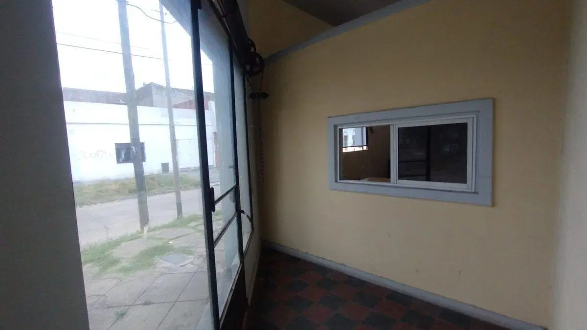 Venta Galpón 200Mts²-OPORTUNIDAD-PERMUTA 2