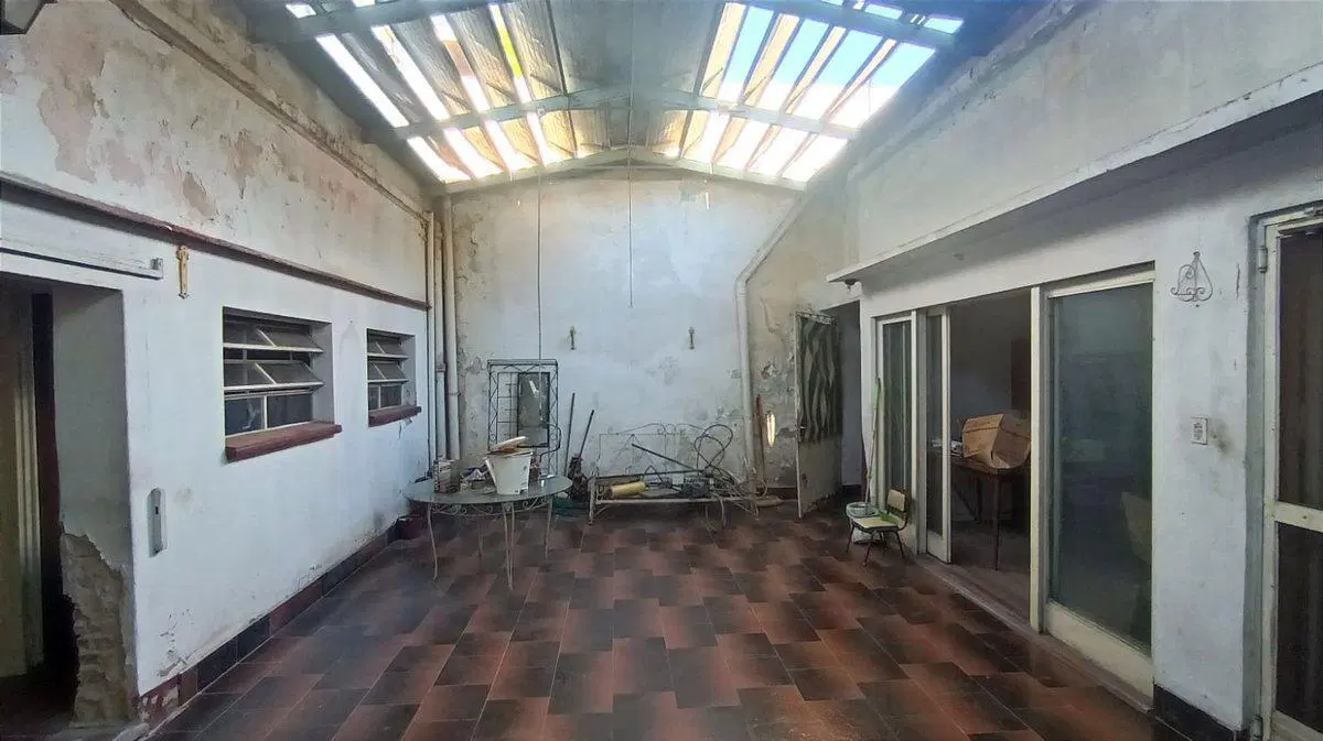 VENTA PERMUTA CASA C/COCHERA CASEROS A REFACCIONAR 2