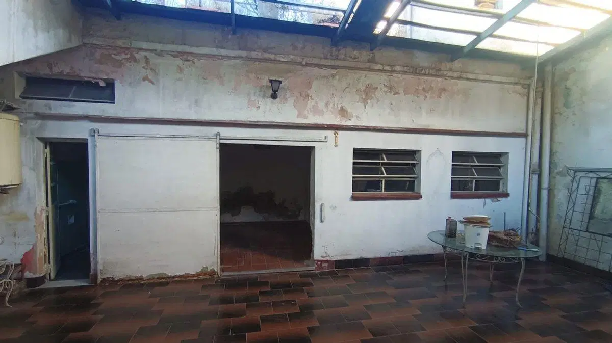 VENTA PERMUTA CASA C/COCHERA CASEROS A REFACCIONAR 4