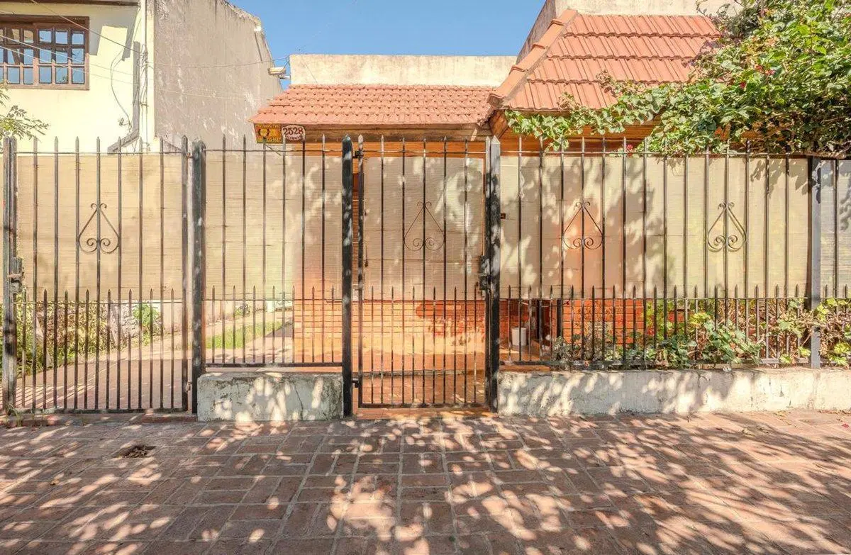 VENTA CASA 4 AMB LANUS - OPORTUNIDAD 215 M2 LOTE - 4