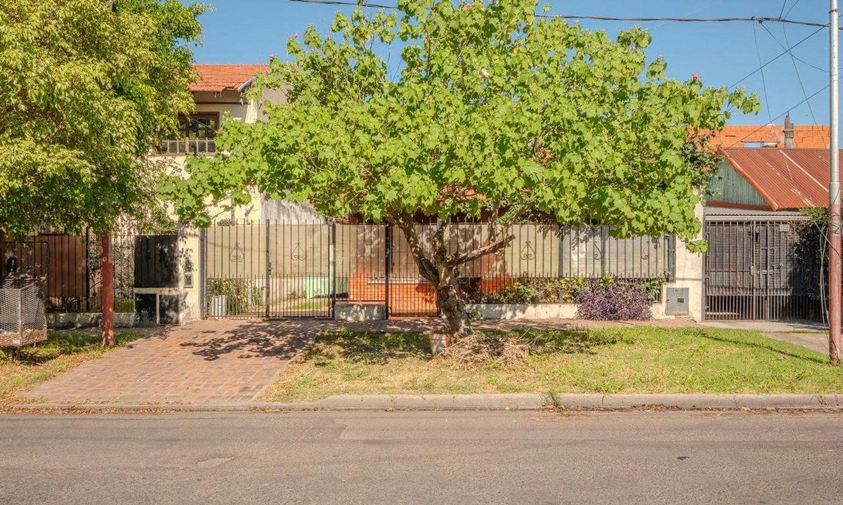 VENTA CASA 4 AMB LANUS - OPORTUNIDAD 215 M2 LOTE -