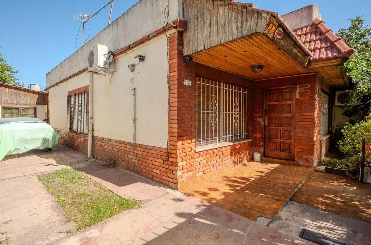 VENTA CASA 4 AMB LANUS - OPORTUNIDAD 215 M2 LOTE - 8