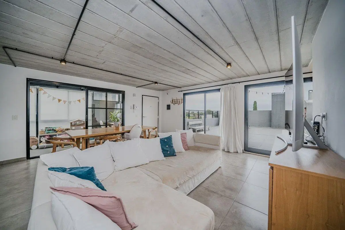 VENTA DUPLEX 4 AMB C/COCHERA-TERRAZA PROPIA MUNRO 3
