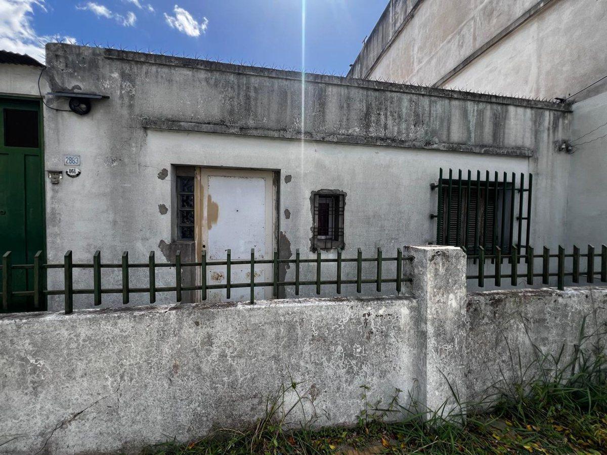 VENTA CASA A REFACCIONAR SAN MARTIN. PERMUTA