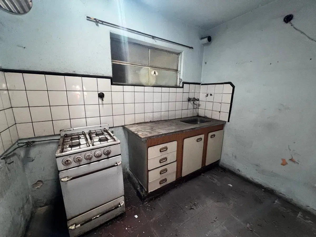 VENTA CASA A REFACCIONAR SAN MARTIN. PERMUTA 3