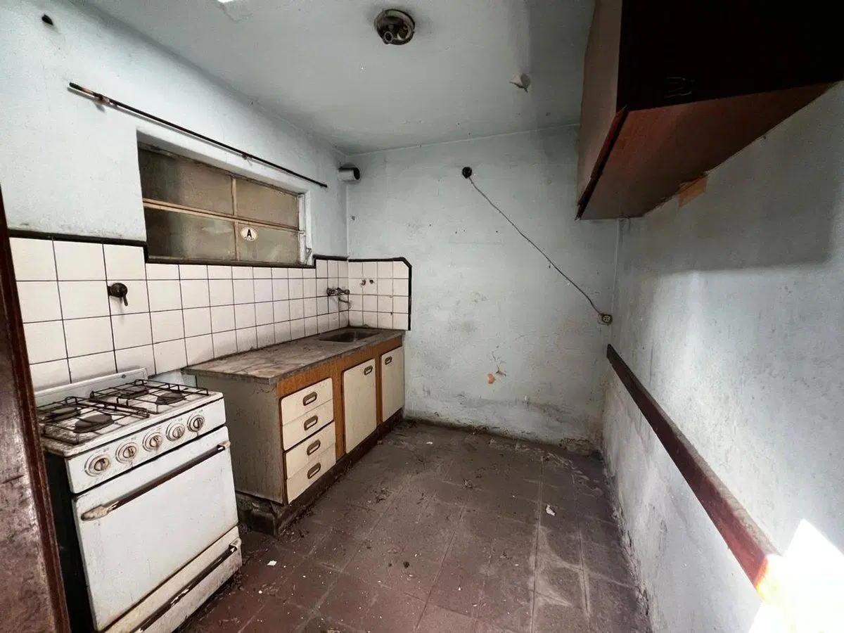 VENTA CASA A REFACCIONAR SAN MARTIN. PERMUTA 2