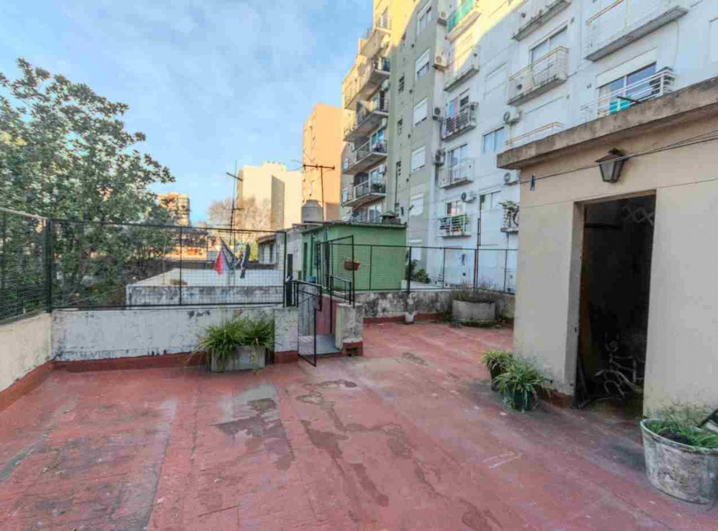 PH 3 AMB CENTRO CASEROS 2 PATIOS TERRAZA PERMUTA