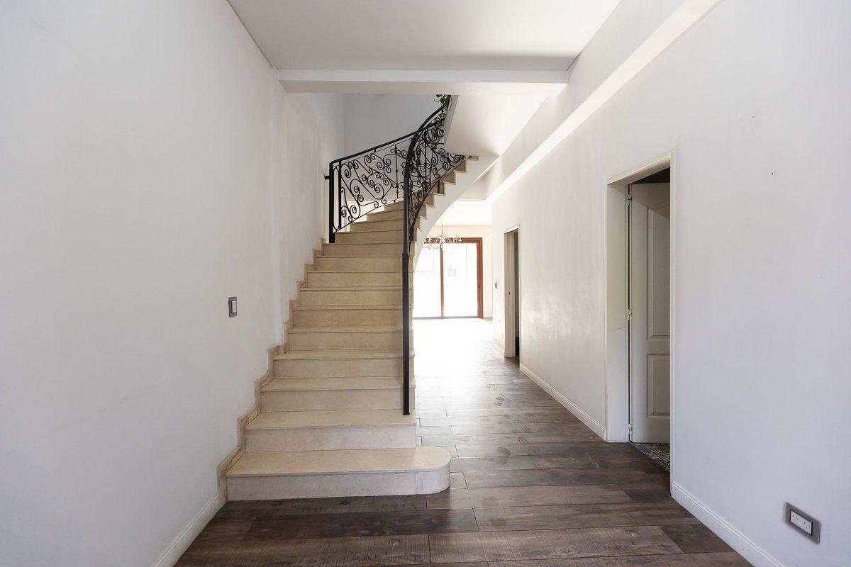 Foto de VENTA CASA EN HURLINGHAM 6 AMB - PERMUTA FINANCIA, imagen 5