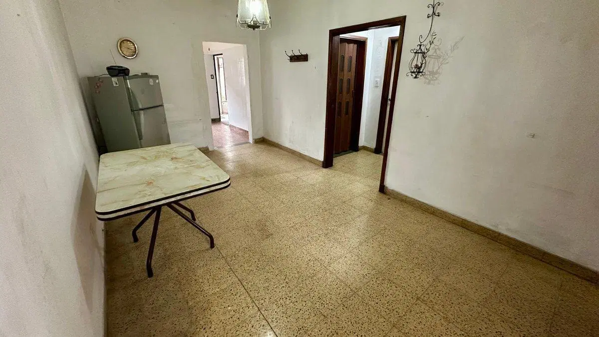 CASA  4 AMBIENTES Y LOCAL-VILLA LUZURIAGA-PERMUTA 2