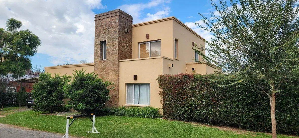 VENTA CASA 5 AMBIENTES CON PISCINA - APTO CREDITO 2