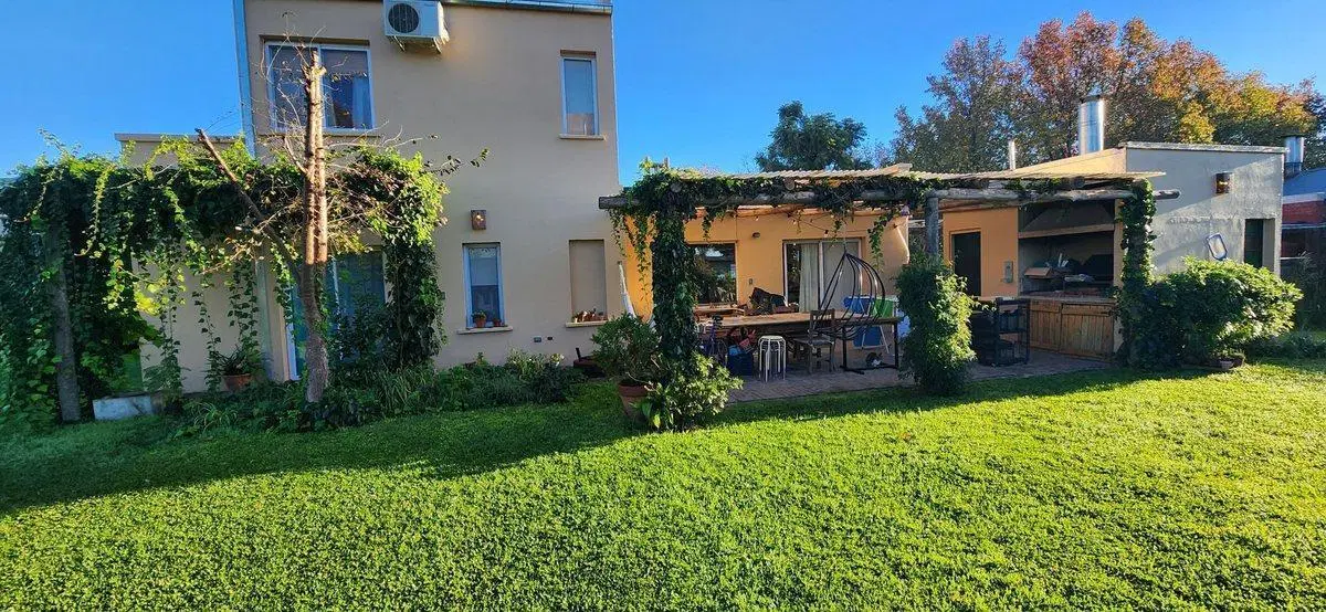 VENTA CASA 5 AMBIENTES CON PISCINA - APTO CREDITO 3