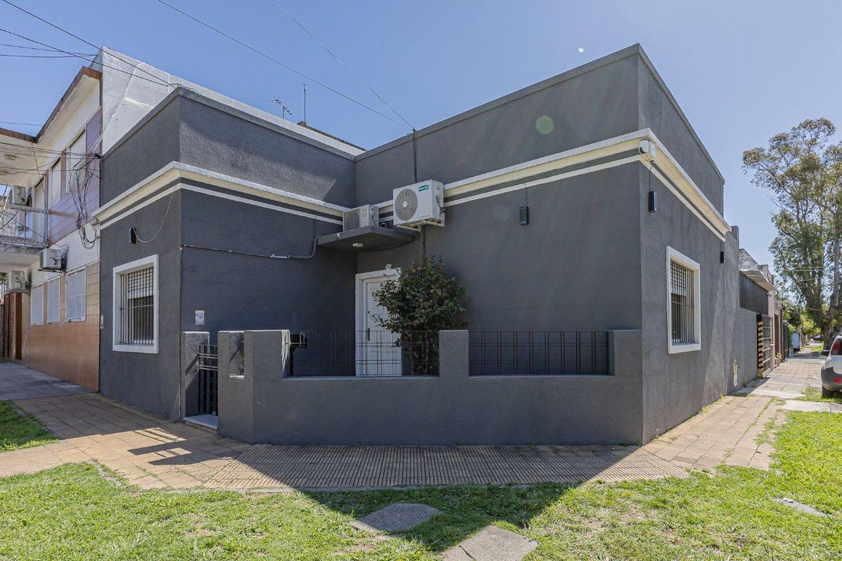 VENTA CASA EN CIUDAD JARDIN 3 AMB - PERMUTA