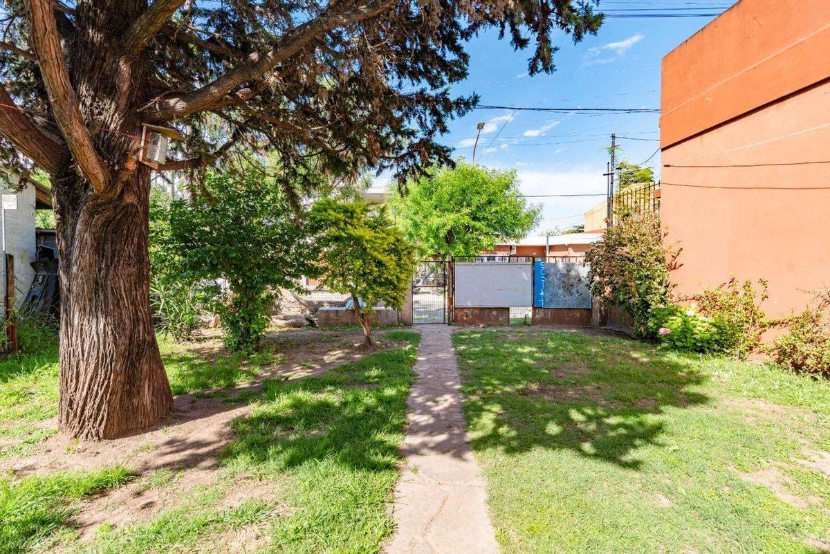 VENTA CASA 3AMB VILLA LUZURIAGA 366M2 TOTALES.