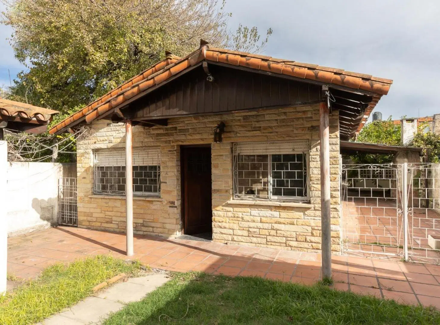 VENTA Lote con casa a refaccionar en Villa Tesei 4