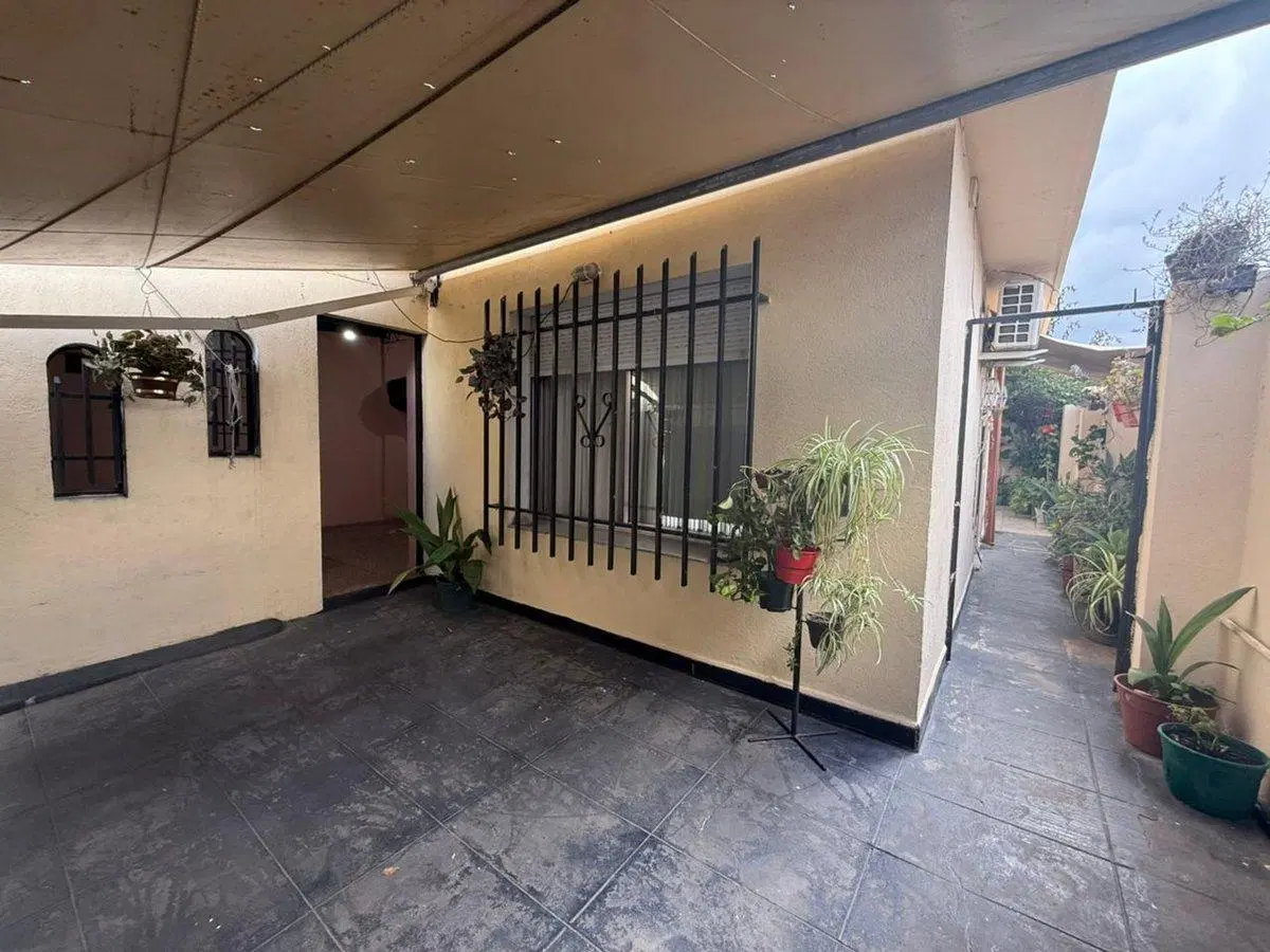 VENTA CASA 4 AMB CON COCHERA POSIBIBLE 2 PROPIEDAD 3