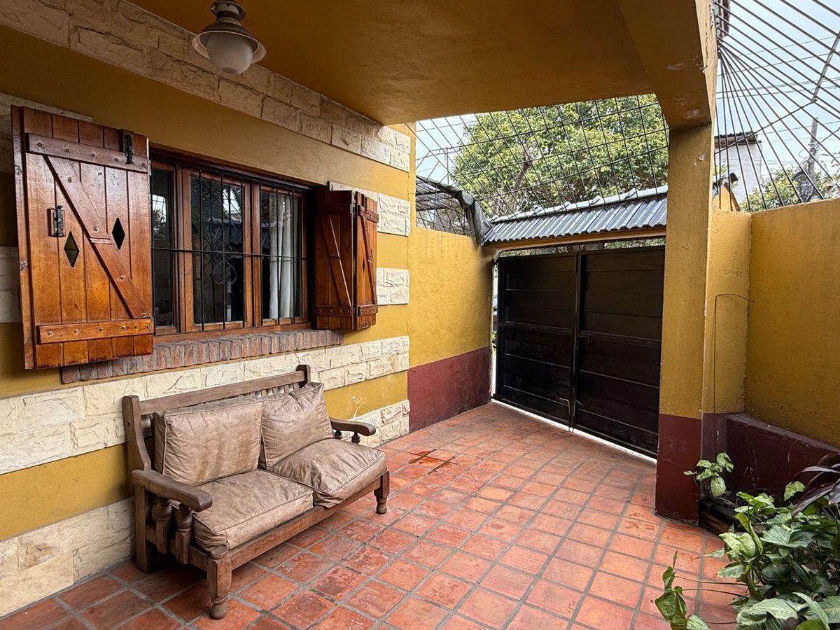 Foto de CASA 5 AMB. CON DOBLE COCHERA EN V. SARMIENTO, imagen 3