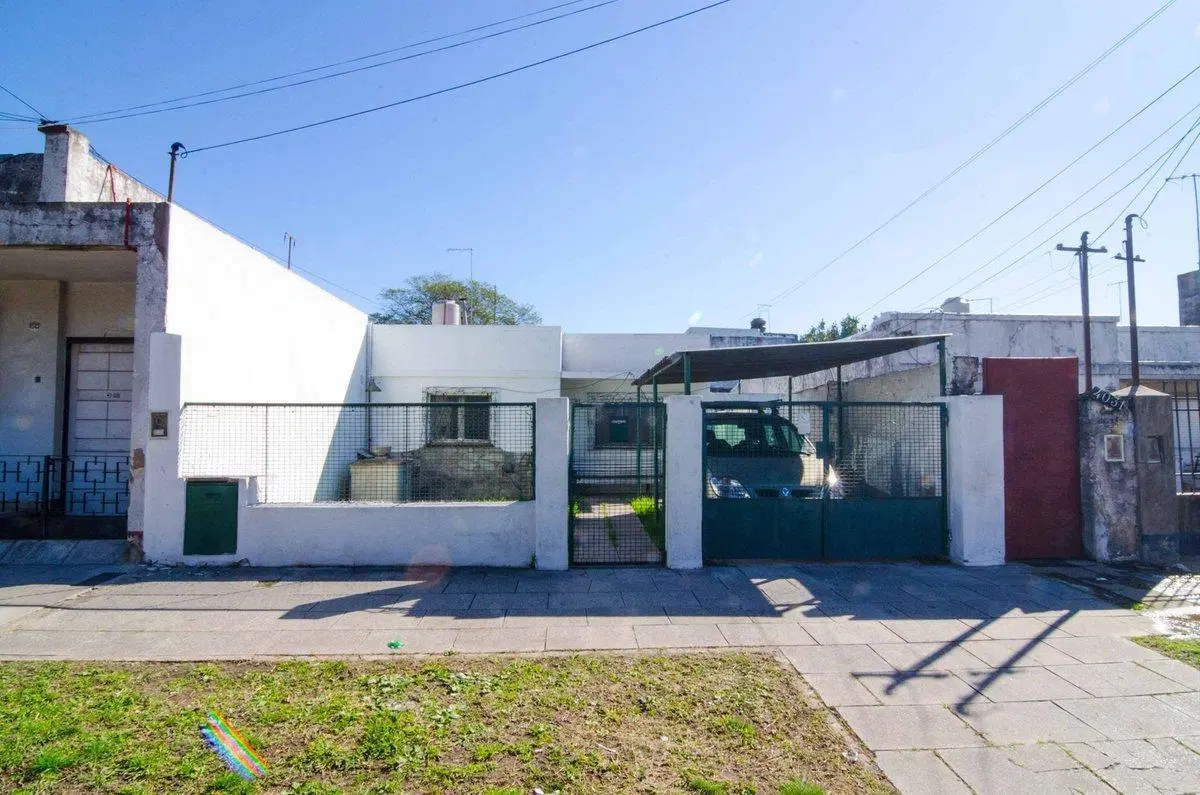 VENTA CASA 3 AMB. CASEROS LOTE PROPIO 3