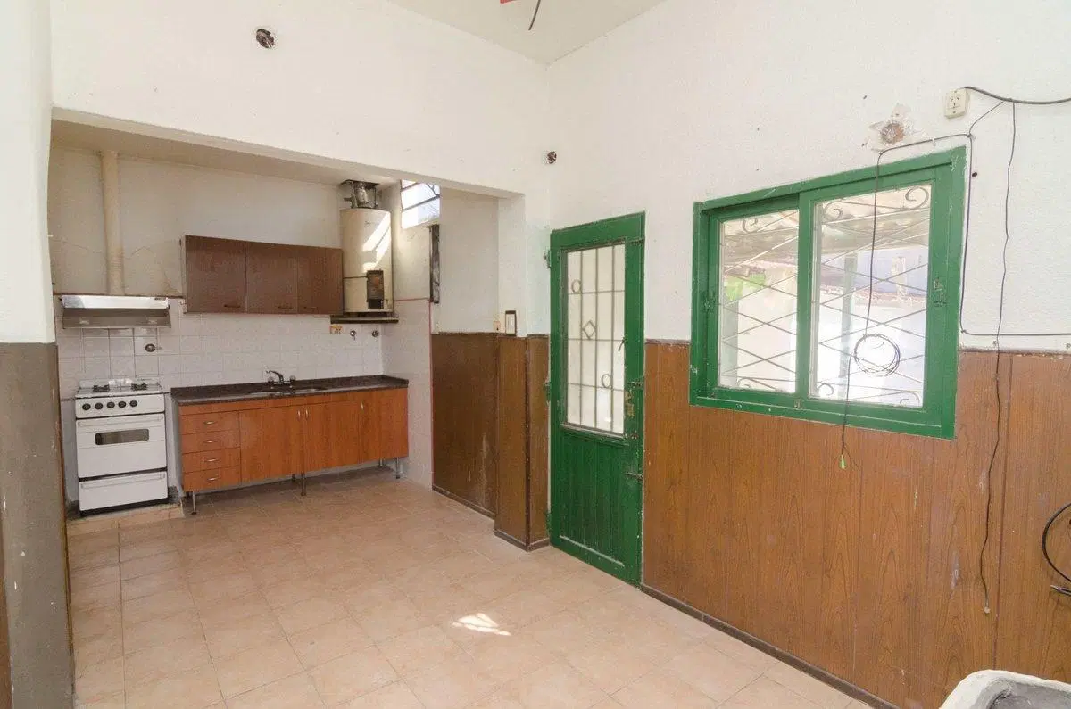 VENTA CASA 3 AMB. CASEROS LOTE PROPIO 5