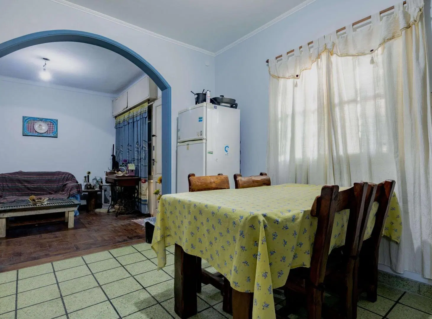 VENTA CASA 3 AMBIENTES COCHERA Y PARQUE EN CASEROS 3