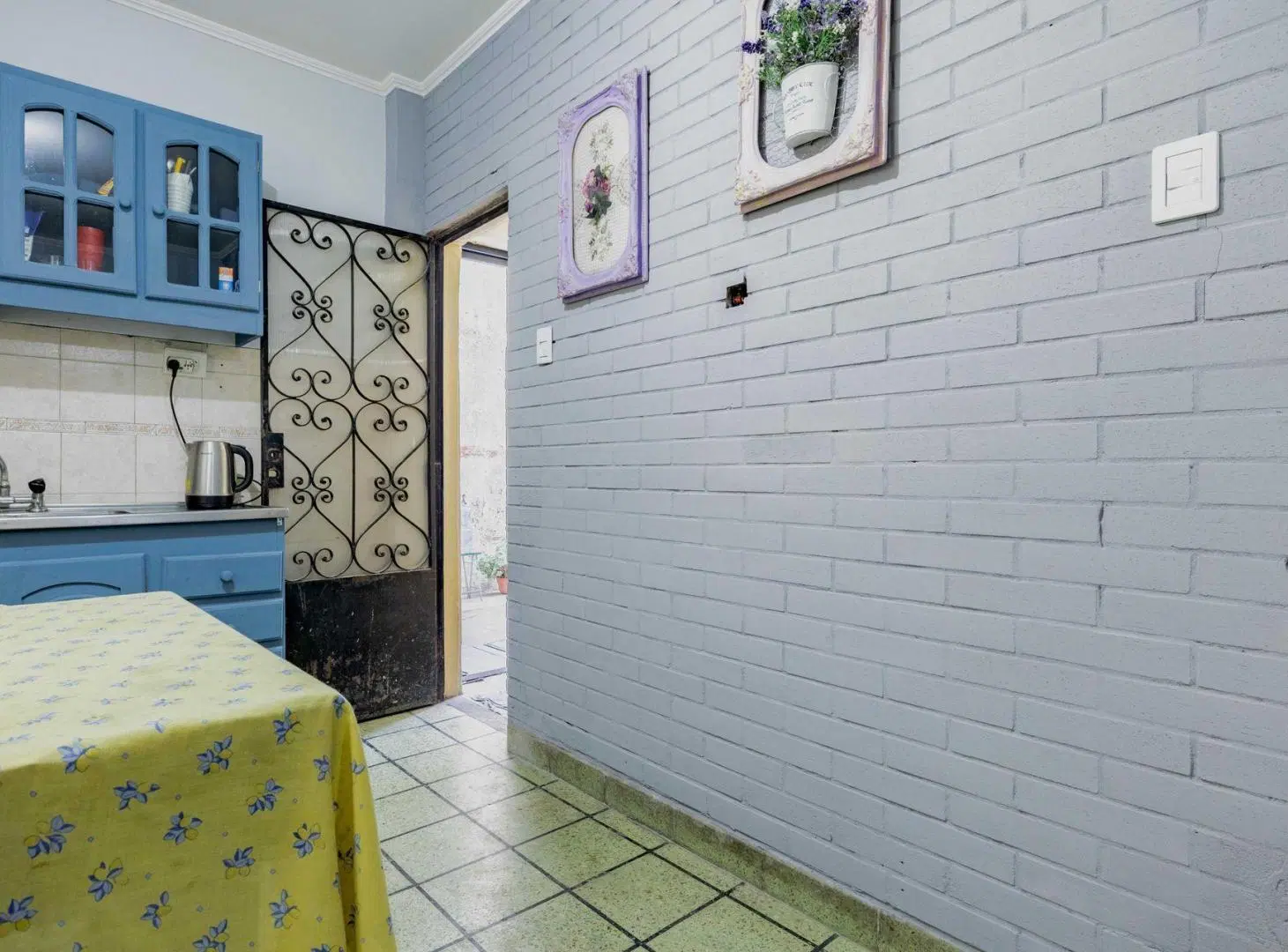 VENTA CASA 3 AMBIENTES COCHERA Y PARQUE EN CASEROS 5