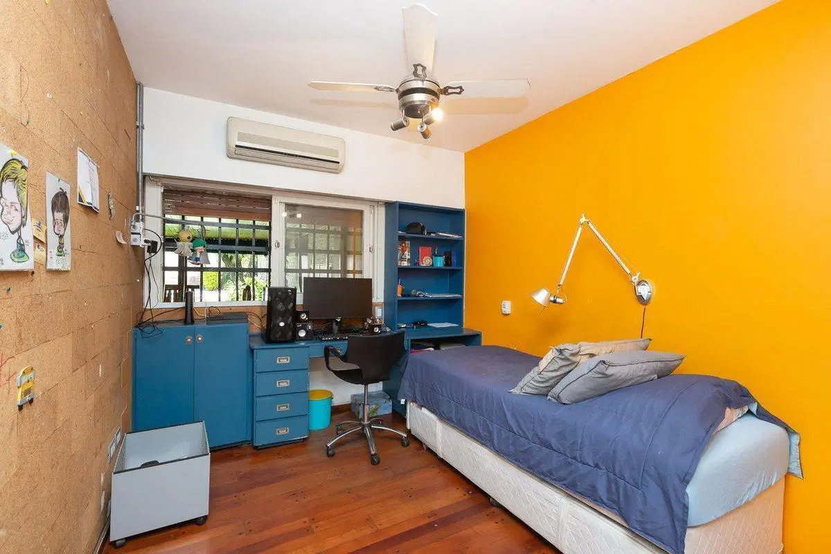 VENTA CASA 5 AMB C/PARQUE/PILETA/COCHERA-PERMUTA 5