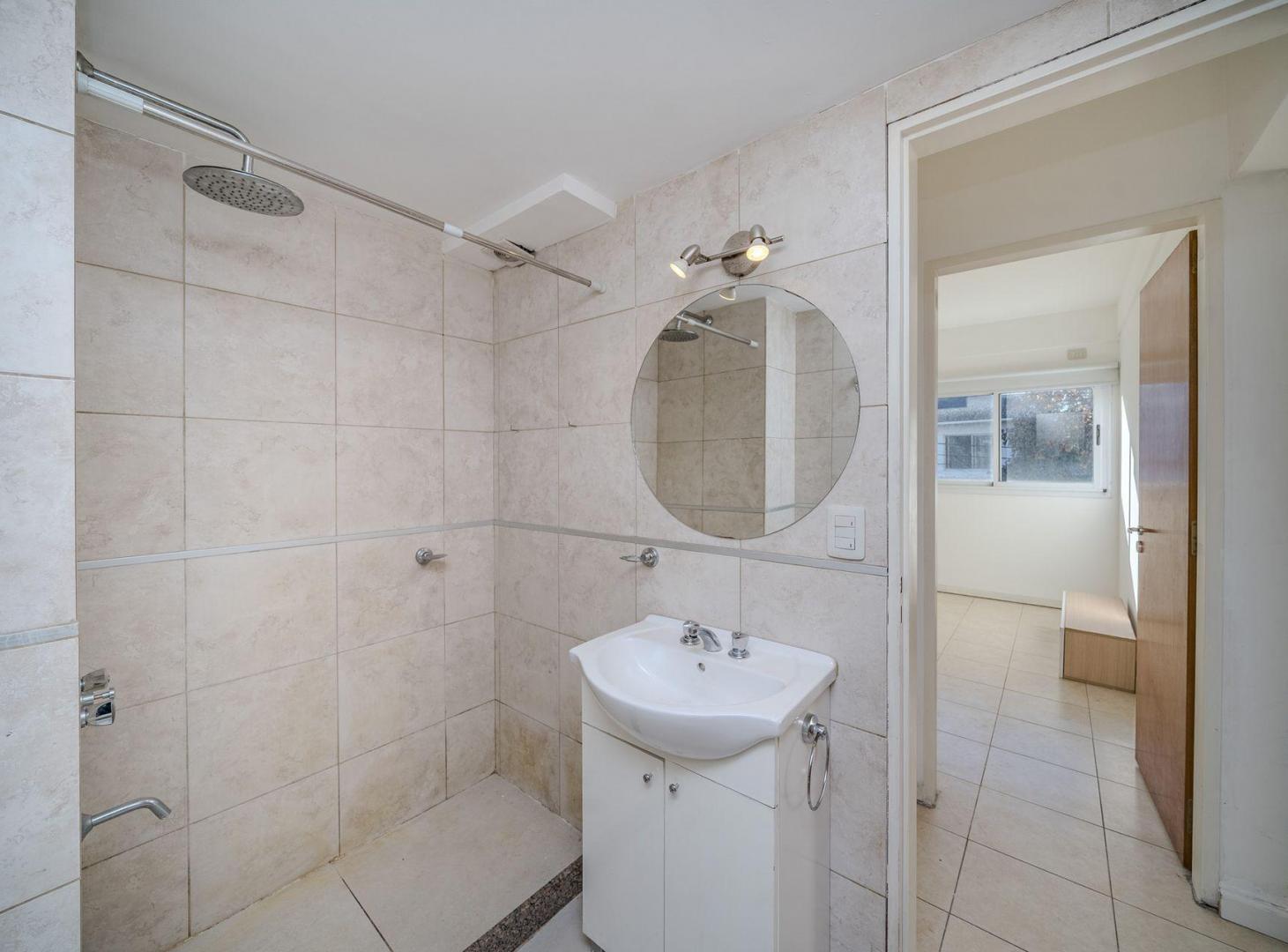 Foto de VENTA DEPTO 2 AMB BALCON COCHERA CUBIERTA CASEROS, imagen 5