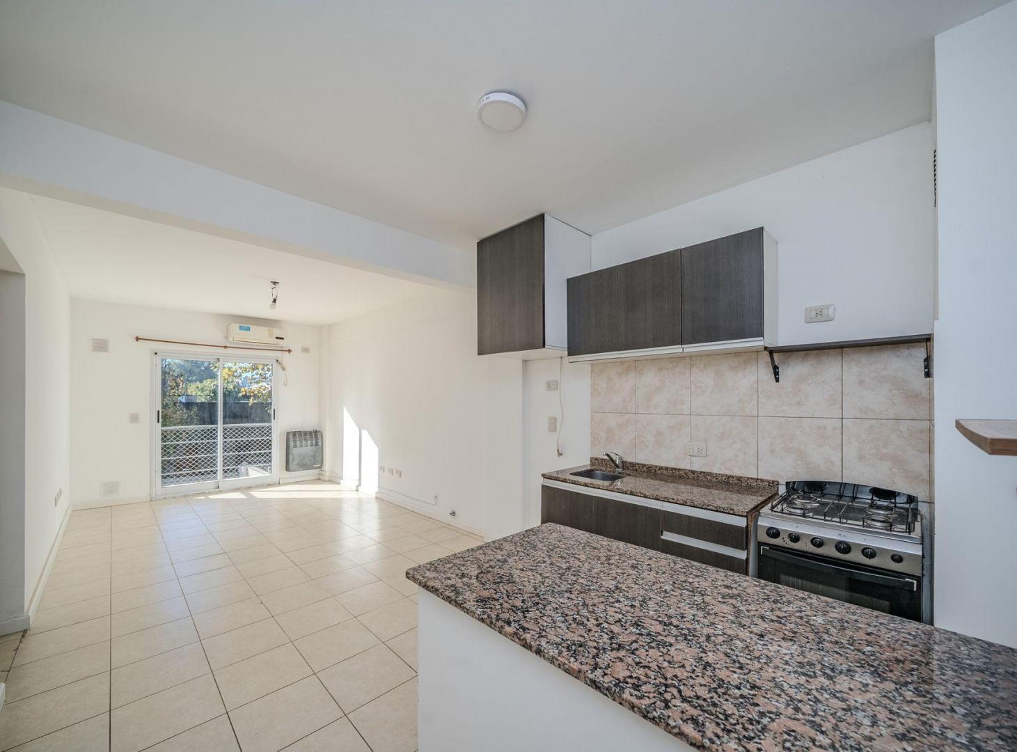 VENTA DEPTO 2 AMB BALCON COCHERA CUBIERTA CASEROS