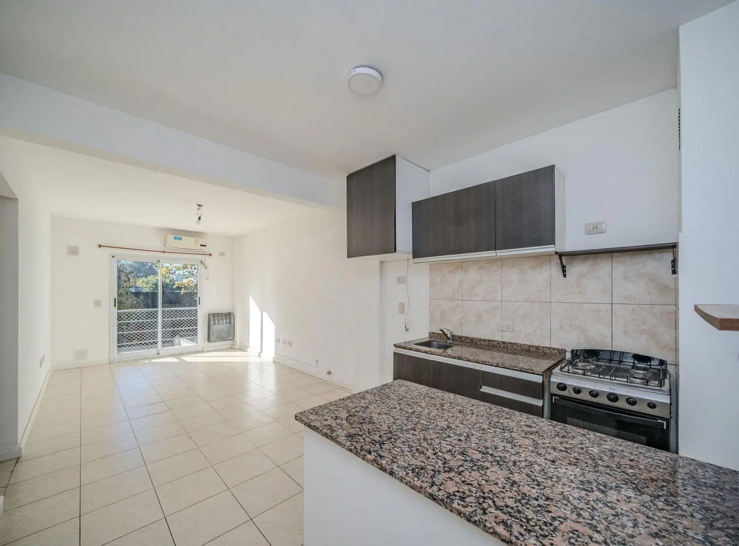 VENTA DEPTO 2 AMB BALCON COCHERA CUBIERTA CASEROS 5