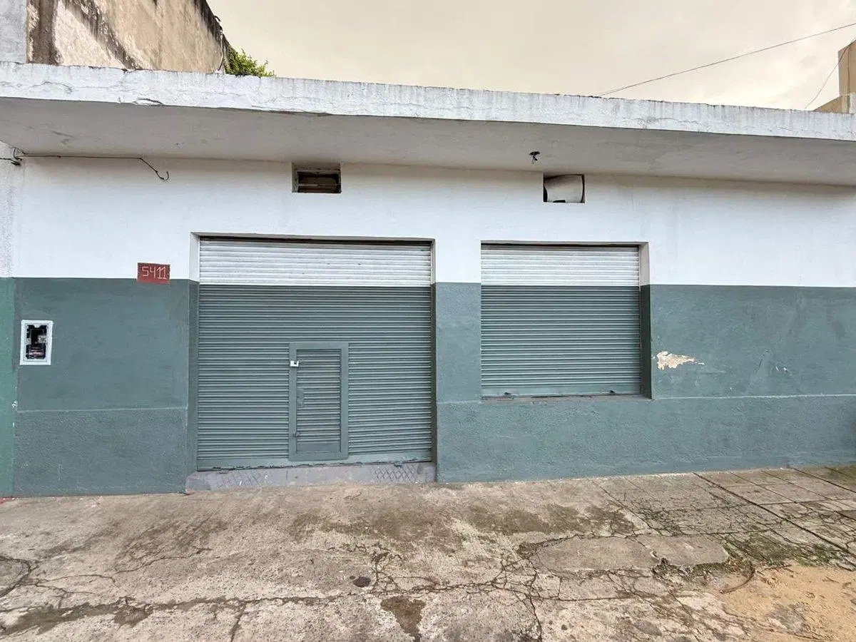 Venta Galpon con terraza libre edificable Caseros 5