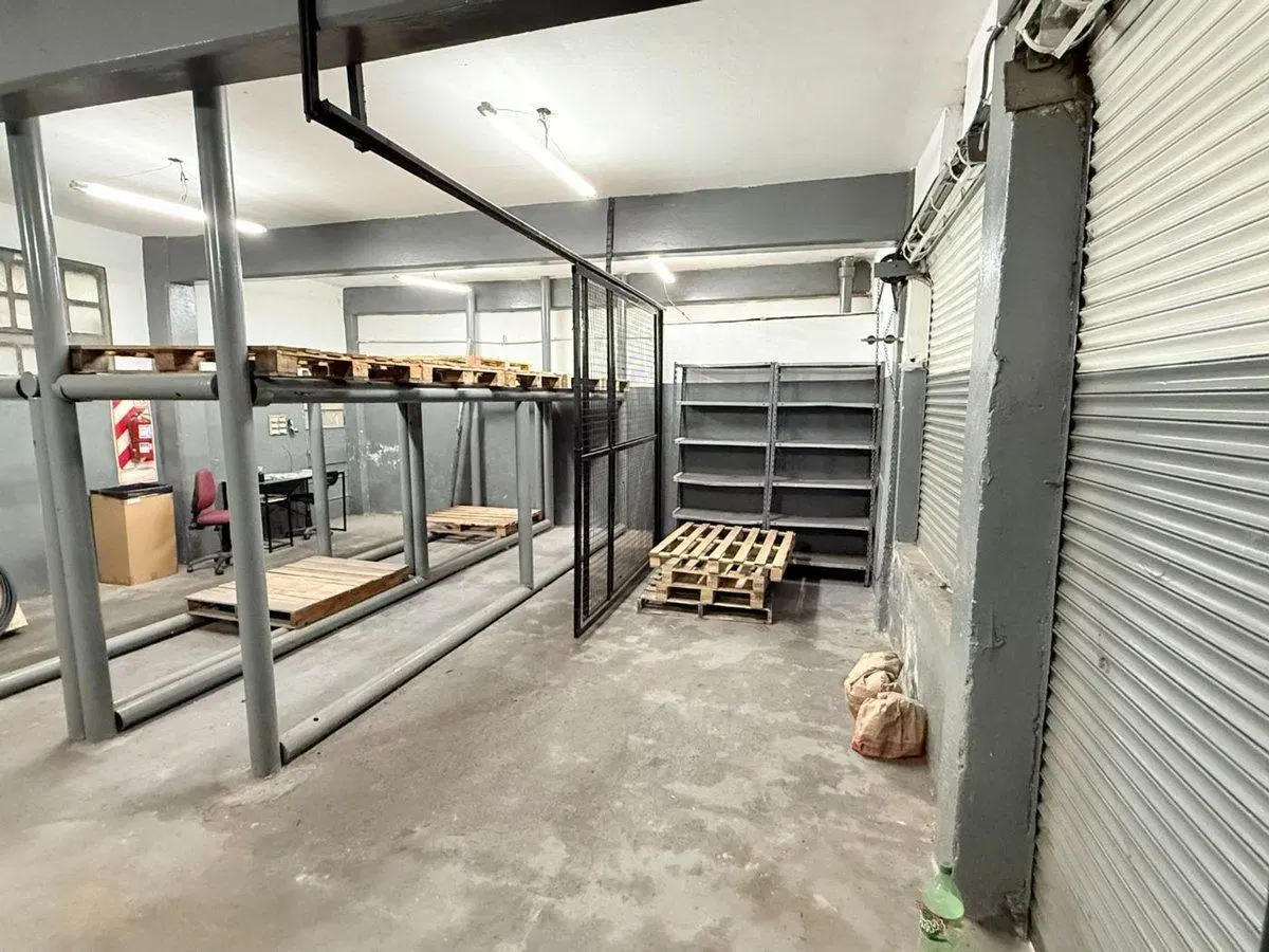 Venta Galpon con terraza libre edificable Caseros 2