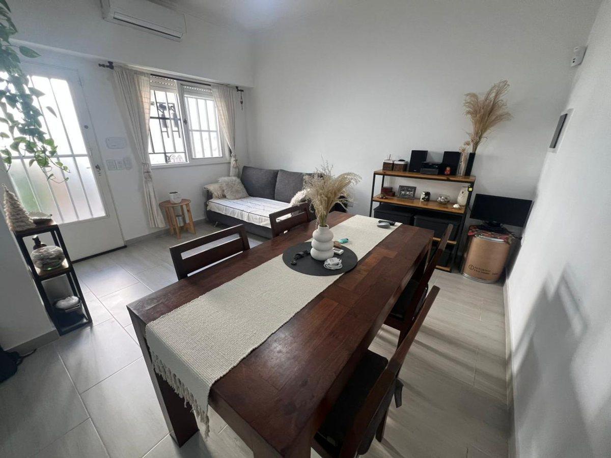VENTA DEPARTAMENTO 2 AMBIENTES CON PATIO COCHERA