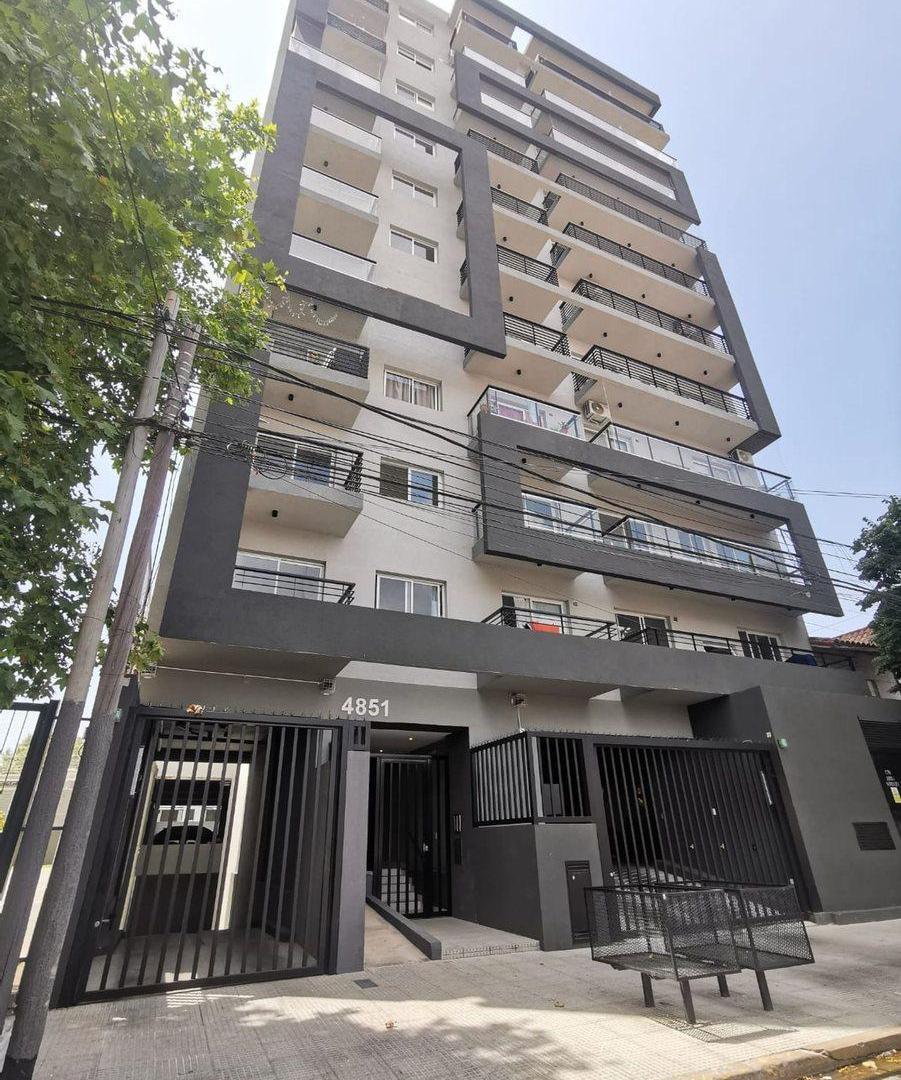 VENTA COCHERA CUBIERTA - CASEROS