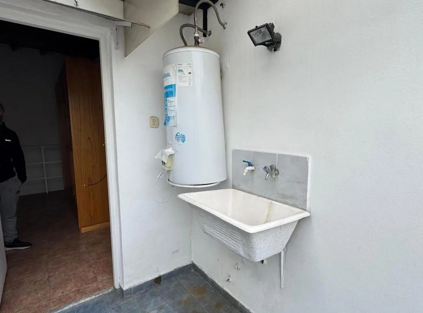 VENTA PH 2 AMBIENTES CON PATIO EN BANFIELD PERMUTA 5
