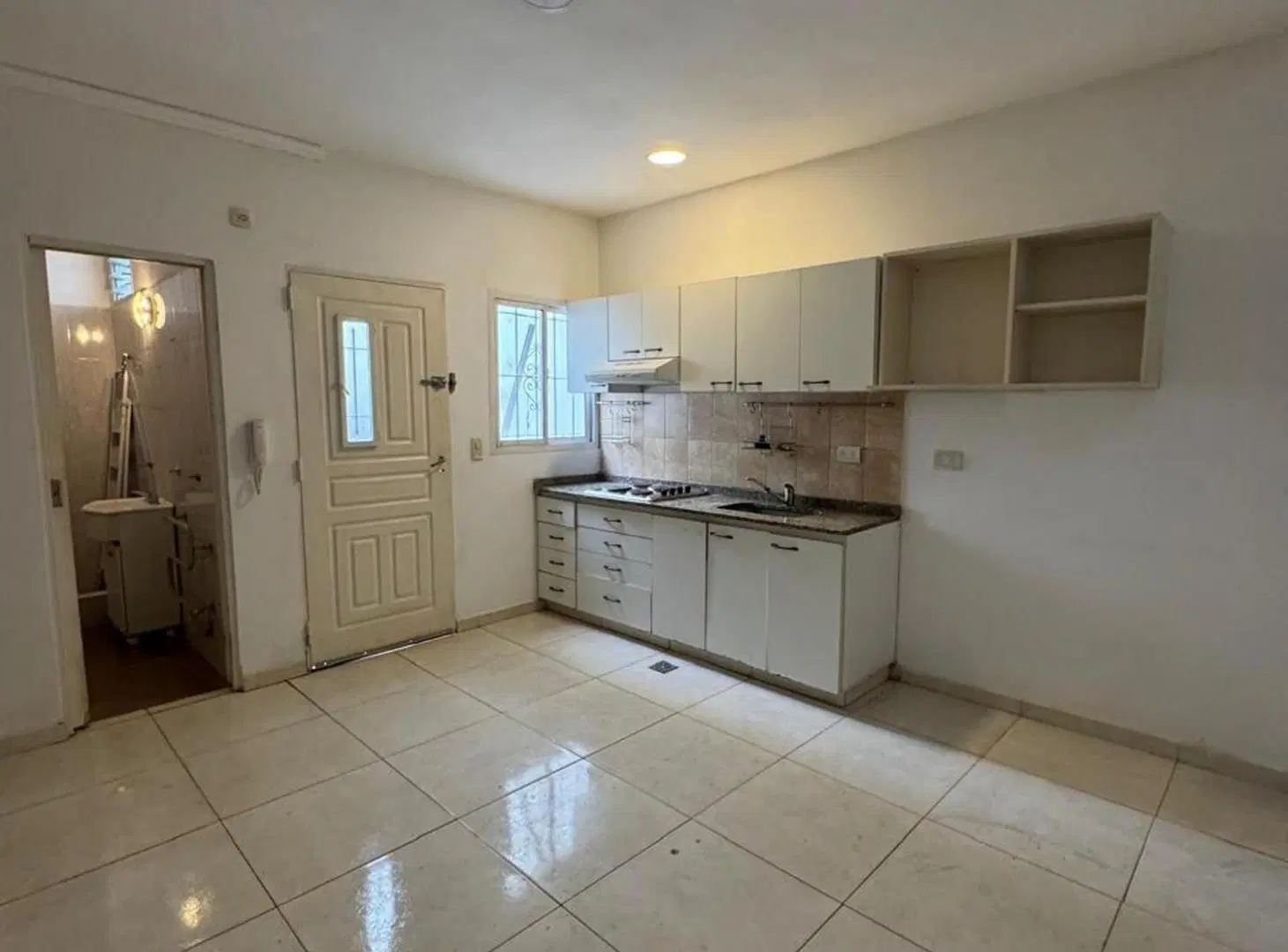 VENTA PH 2 AMBIENTES CON PATIO EN BANFIELD PERMUTA 4