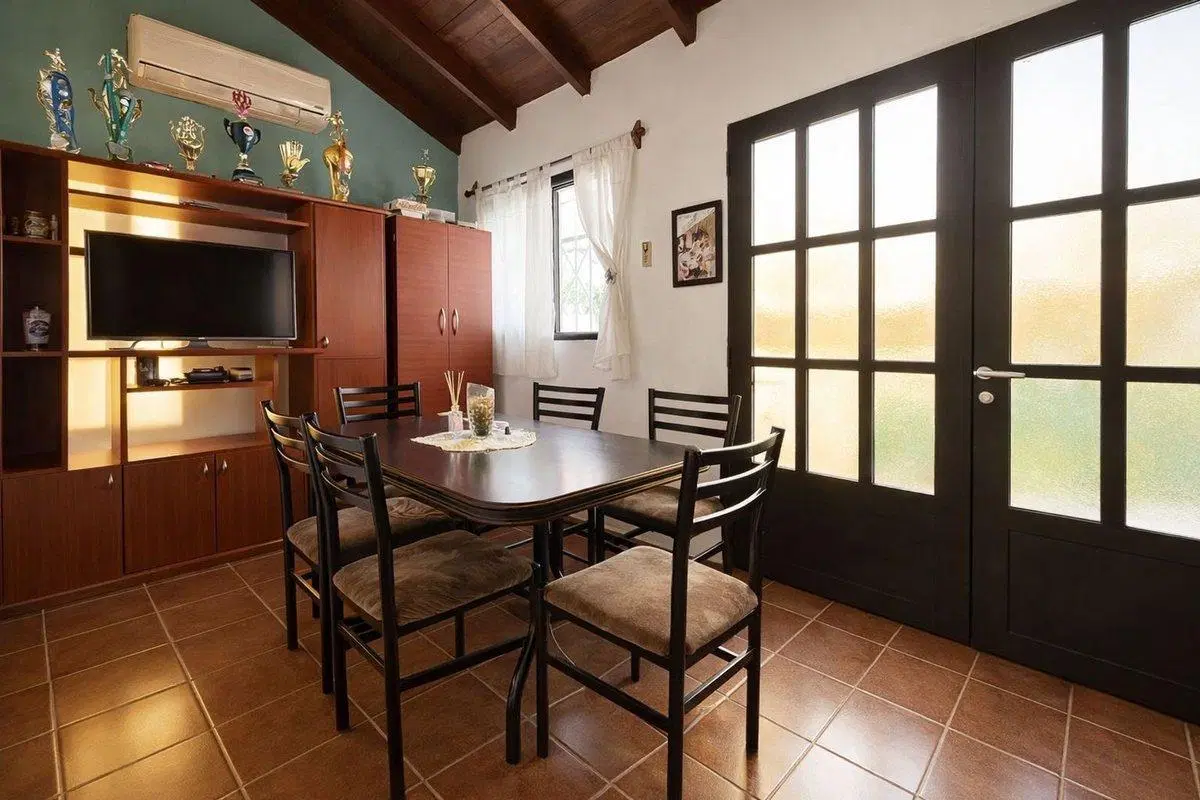 VENTA CASA 3 AMBIENTES PERMUTA HURLINGHAM 5