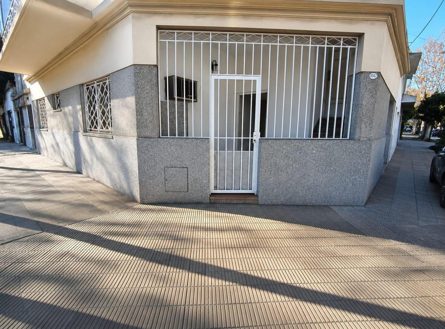 Foto de VENTA PH 3 AMB. C/COCHERA SANTOS LUGARES PERMUTA, imagen 2
