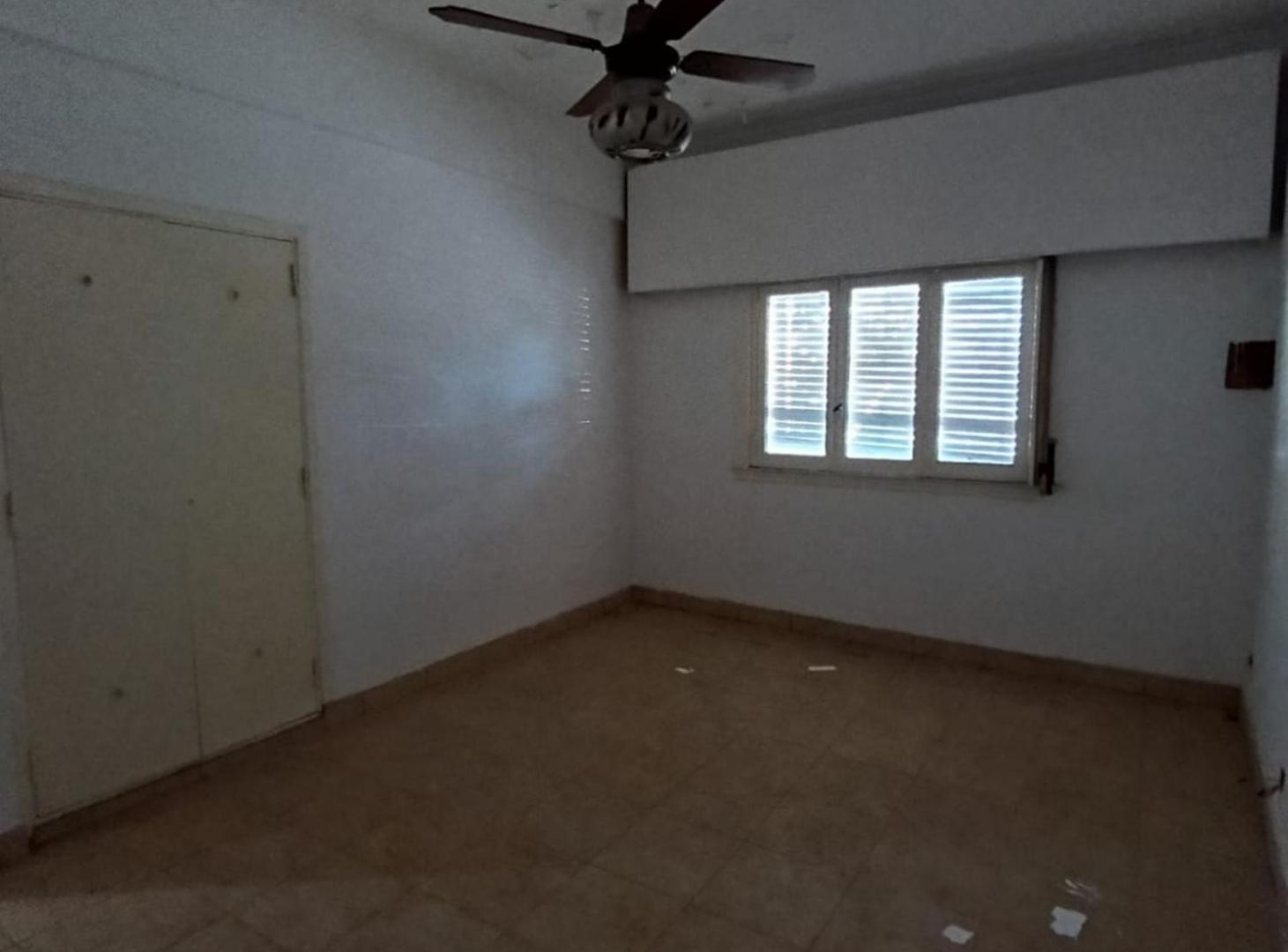 Foto de VENTA PH 3 AMB. C/COCHERA SANTOS LUGARES PERMUTA, imagen 1