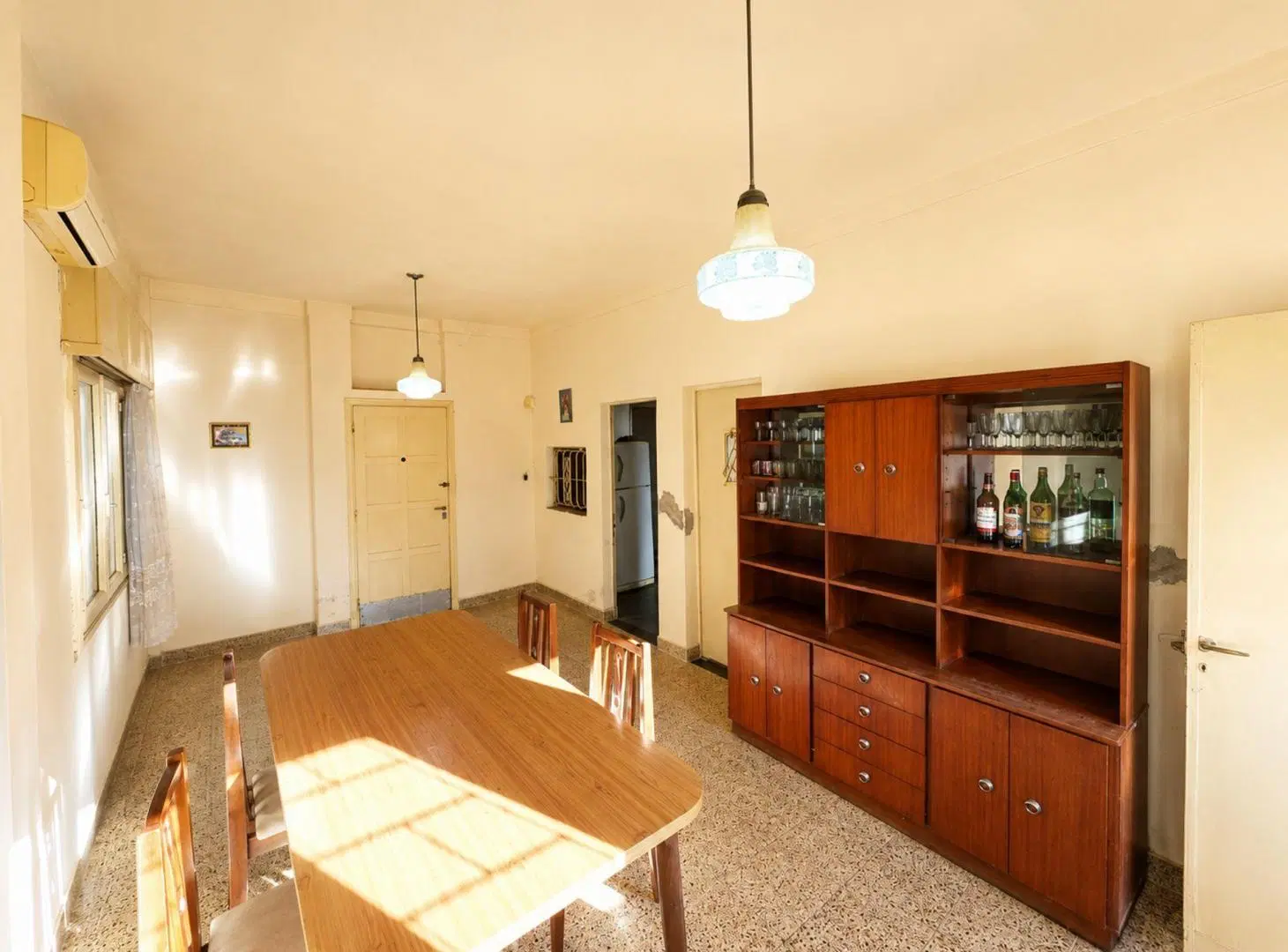 VENTA CASA 4 AMBIENTES EN TERRENO 300 M2 CASEROS 3