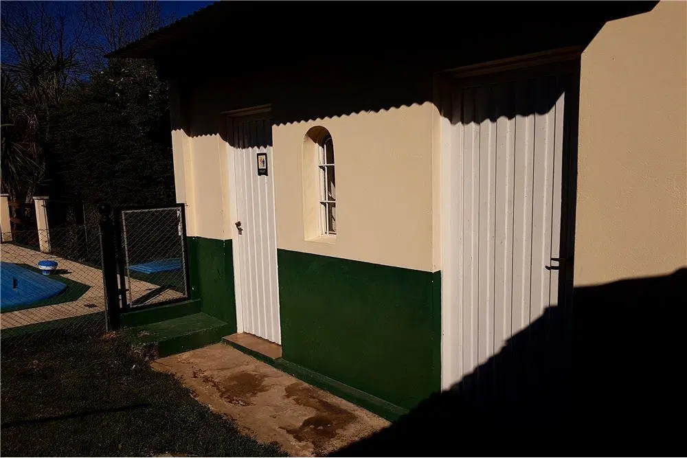 VENTA CASA 6 AMBIENTES CON PILETA QUINCHO EN PILAR 3